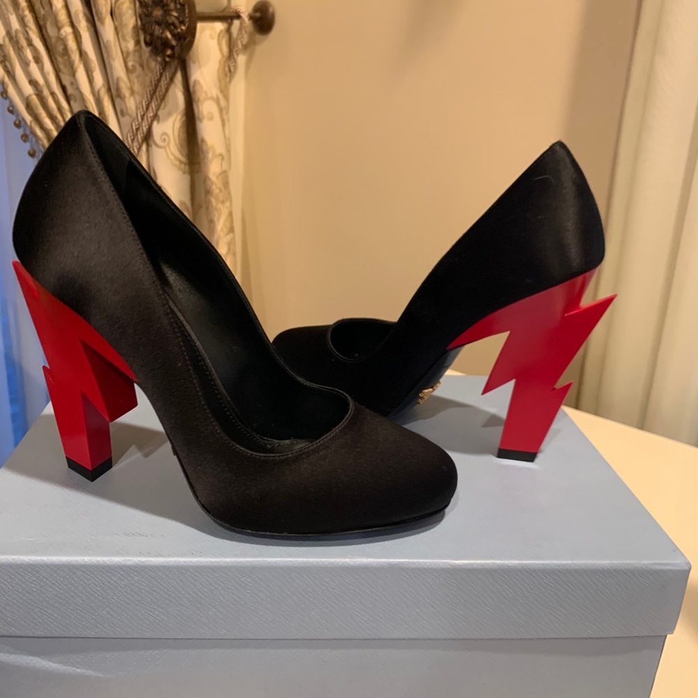Prada
 Thunder Pumps
 36 - Picture 3 of 11